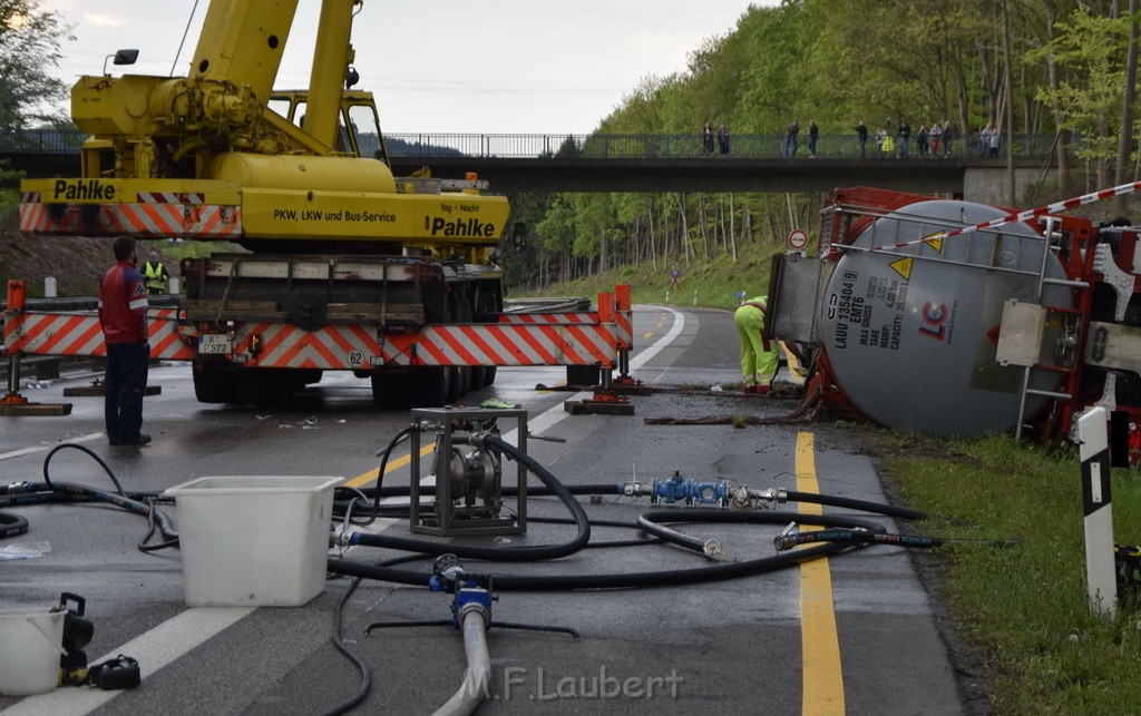 VU Gefahrgut LKW umgestuerzt A 4 Rich Koeln Hoehe AS Gummersbach P288.JPG - Miklos Laubert